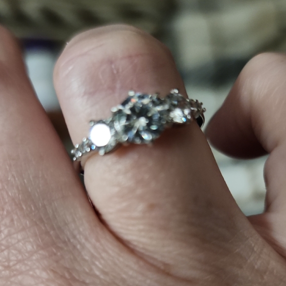 CZ Ring, Silver W Clear Stones Size 7 - Picture 1 of 7